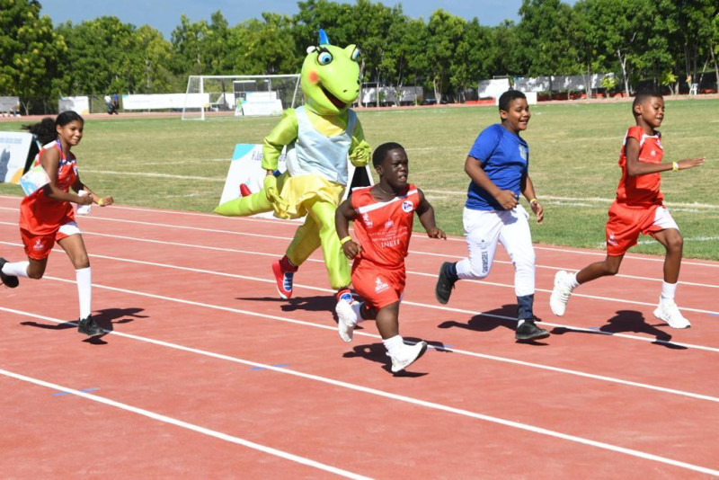 Un momento de acción de una de las competencias especiales en los Juegos Deportivos Escolares Nacionales.