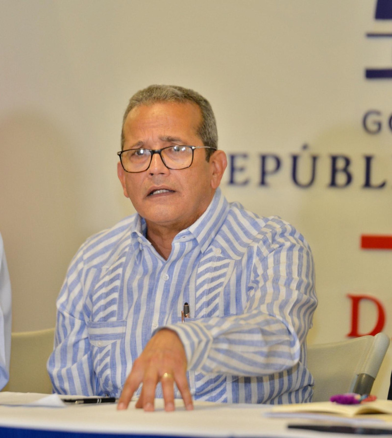 El viceministro de Deporte Escolar y Universitario Juan Vila explica parte de los detalles de la participación de República Dominicana.