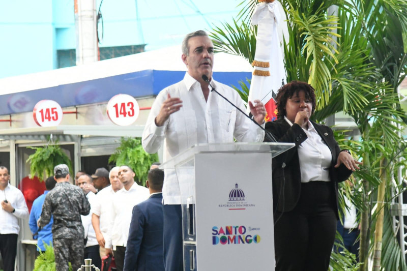 El presidente Luis Abinader durante la inaguración de la parte final del proyecto de la Alcaldía del Distrito Nacional (ADN) "La París y su Entorno".