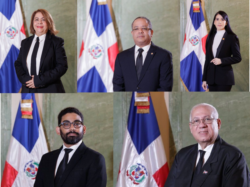 Los cinco nuevos jueces del Tribunal Constitucional designados anoche por el Consejo Nacional de la Magistratura.