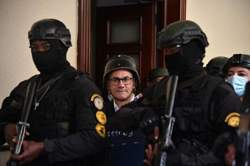 Eliminan arresto domiciliario contra Gonzalo Castillo<br /><br />También le pude interesar estos videos:<br /><br />Haitianos acuden al mercado de Dajabón tras haber derribado la puerta fronteriza de su país https://www.youtube.com/watch?v=xZiylKn85MI<br /><br />Miriam Germán rompe en llanto al recordar al primer senador de Salcedo https://www.youtube.com/watch?v=D66Vf4BpiyI<br /><br />Raquel Peña "frena" a aspirante al TC Rigoberto Rosario por comentarios contra Henry Molina https://www.youtube.com/watch?v=gHzCpPRqZvo<br /><br />¿Quién ganó? Controversia en elecciones presidenciales del Colegio de Abogados https://www.youtube.com/watch?v=k07atftb4C4<br /><br />Dictan tres meses de prisión preventiva contra Raúl Rizik Yeb https://www.youtube.com/watch?v=dgB3R2B_Egg<br /><br />Más noticias en https://listindiario.com/<br /><br />Suscríbete al canal  https://bit.ly/335qMys<br /><br />Síguenos<br />Twitter  https://twitter.com/ListinDiario <br /><br />Facebook  https://www.facebook.com/listindiario <br /><br />Instagram https://www.instagram.com/listindiario/