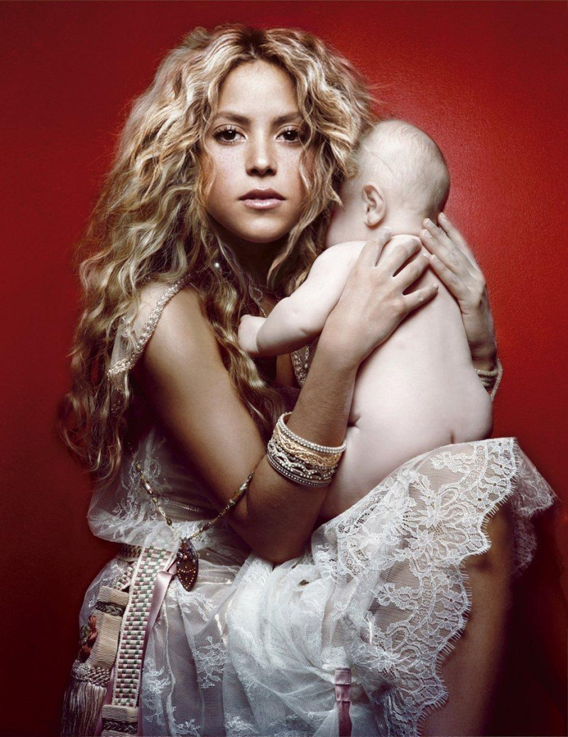 Póster de "Día de enero", canción que pertenece al sexto álbum de estudio de Shakira, Fijación Oral Vol. 1