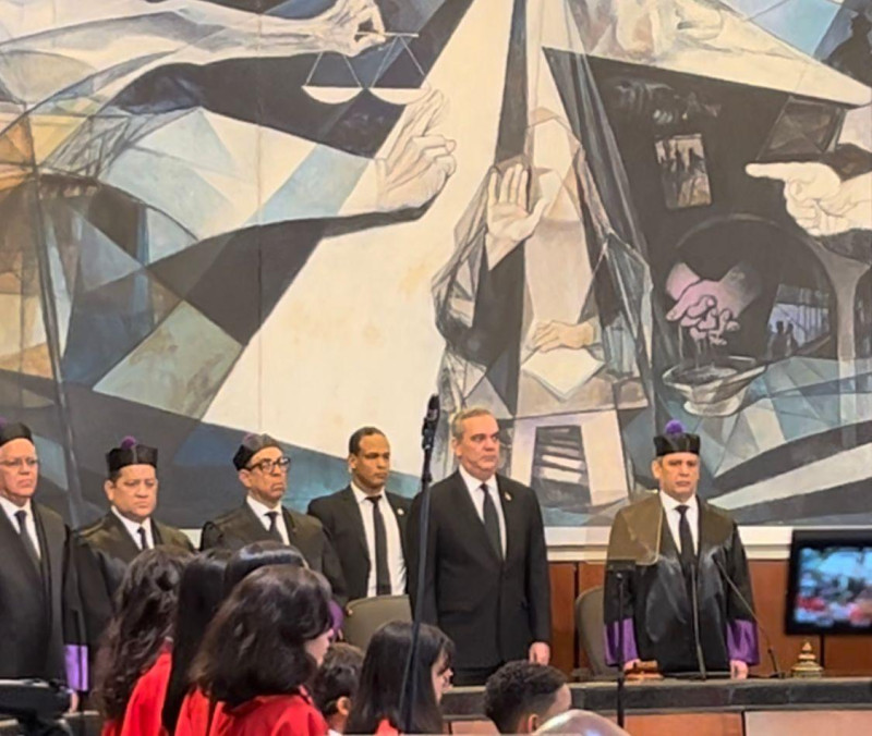 El presidente de la República, Luis Abinader, encabezó una actividad solemne en la Suprema Corte de Justicia para conmemorar el Día del Poder Judicial.