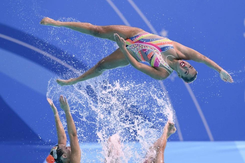 El equipo de Brasil compite en la final del nado acrobático artístico de los Juegos Panamericanos, el viernes 3 de noviembre de 2023, en Santiago, Chile.