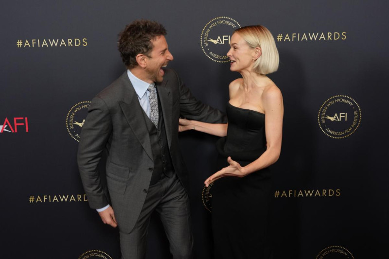 Bradley Cooper y Carey Mulligan llegan a los premios AFI el viernes 12 de enero de 2024 en Four Seasons Beverly Hills, en California.