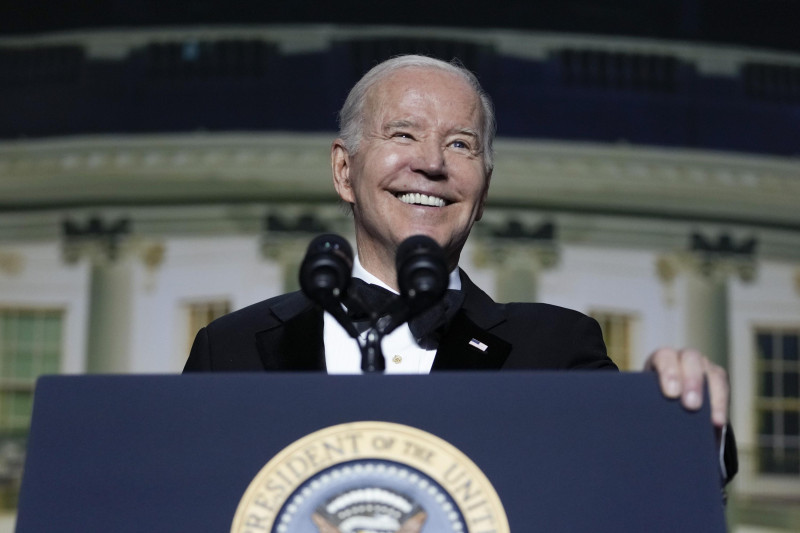 El presidente Joe Biden habla en la cena anual de la Asociación de Corresponsales de la Casa Blanca, en Washington, el 29 de abril de 2023. AP/ARCHIVO