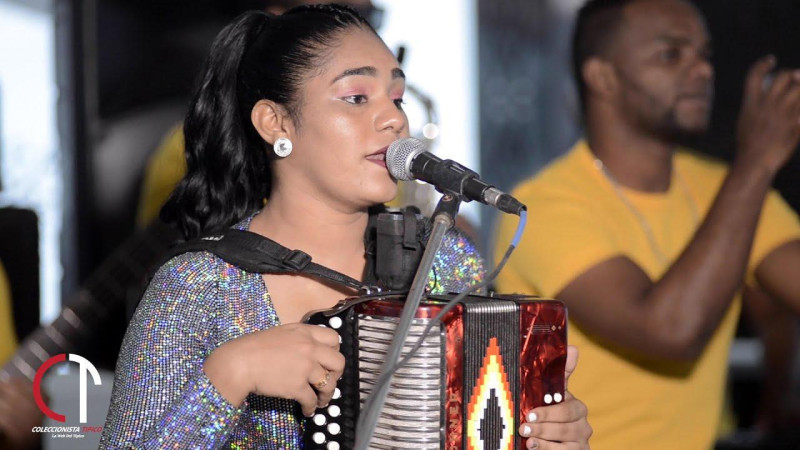 Nelly Francisca Torres Tores cantante de música típica,conocida en el mundo artístico como Nelly Swing, la Rompeola.