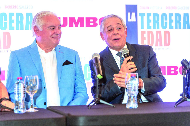 Cuquín Victoria y Roberto Salcedo durante el encuentro de prensa para ofrecer detalles sobre la película "La tercera edad", que dirige Archie López.