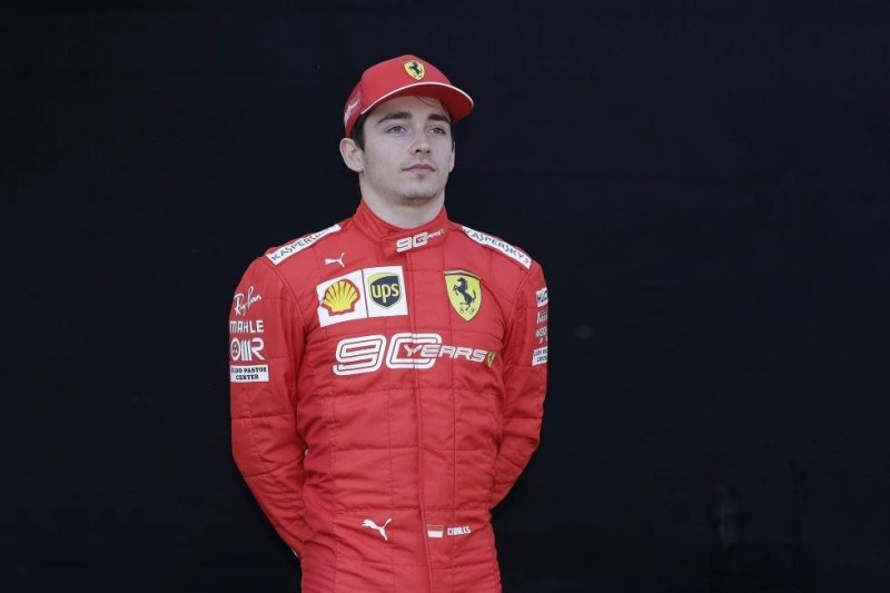 El piloto de Ferrari Charles Leclerc ha firmado un nuevo contrato para seguir con la escudería italiana.