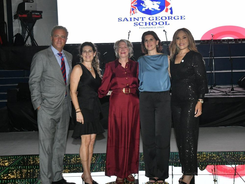 Antón Tejeda, Paula Bonetti, Maureen Tejeda, Karina Pablo de Redman y Carmen Minaya.