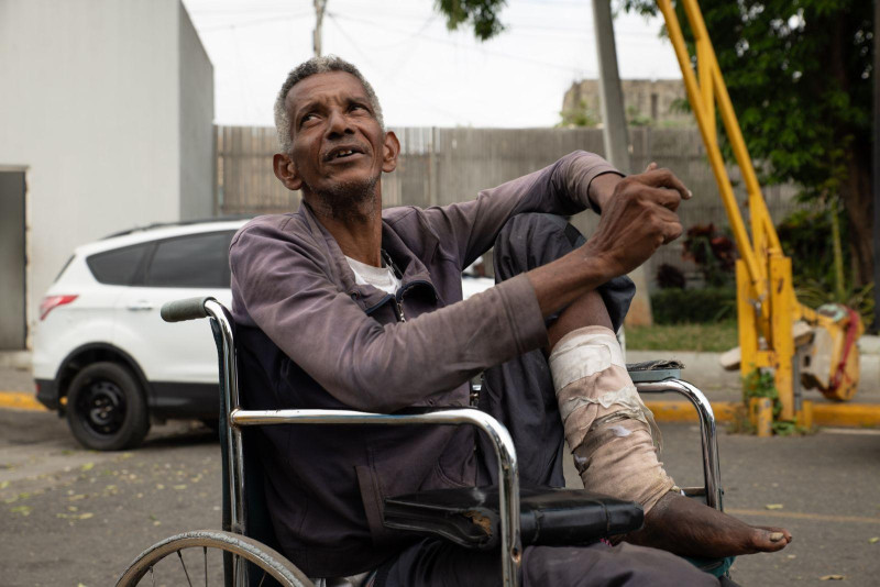 Un accidente ha dejado a Gregorio Alberto Serrado a expensas de su silla de ruedas.