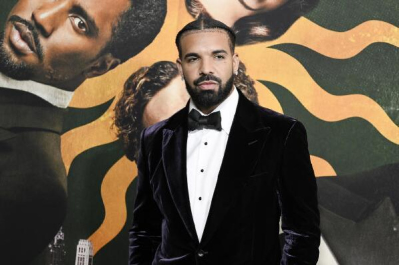 Drake sorprende a fanático que venció el cáncer.
