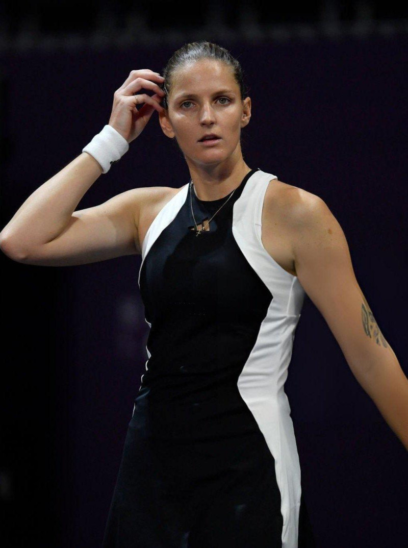Karolina Pliskova se impuso a Naomi Osaka para avanzar a las semifinales en Doha.