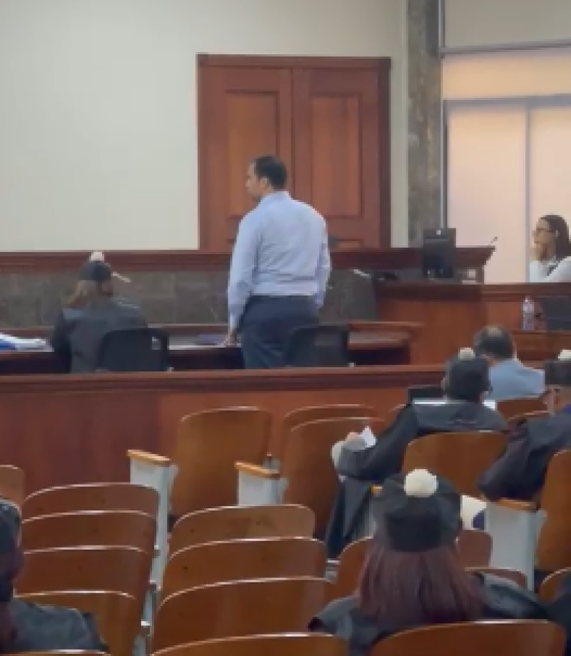 Fotografía muestra a César Nicolás Rizik Pimentel admitiendo su culpabilidad ante el juez Amauri Martínez.