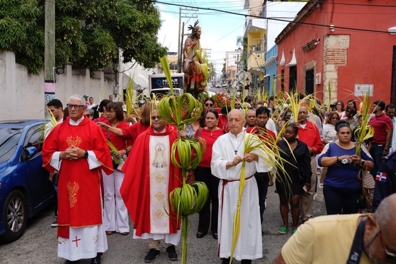 La procesión realizada en la Zona Colonial