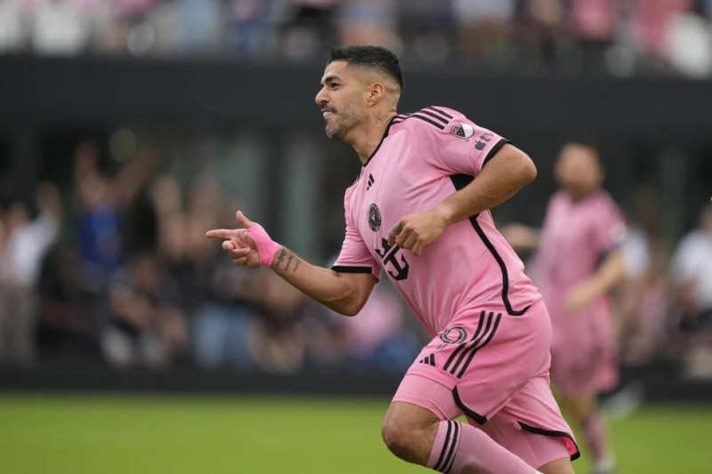 El delantero uruguayo Luis Suárez (9) festeja tras marcar un gol para el Inter Miami en el partido contra Orlando City en la MLS.
