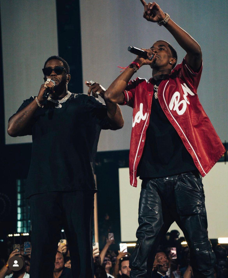 Diddy y su hijo, Christian "King" Combs, actúan juntos en la ceremonia de los iHeartRadio 2022.