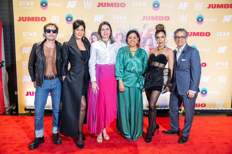 Auro Sónico, Lumy Lizardo, Marianna Vargas, Desiree Reyes, Judith Rodríguez, Luis del Valle durante la premier de "Canta y no llores".