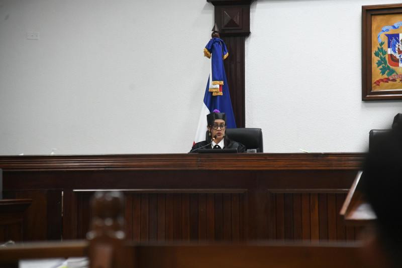 Tras más de cinco horas, las juezas del Segundo Tribunal Colegiado del Distrito Nacional, Clariver Nivar, Yisel Soto y Clara Sobeida recesaron hasta las nueve de la mañana del viernes la audiencia del juicio de fondo por el caso de la muerte de Joshua Omar Fernández.