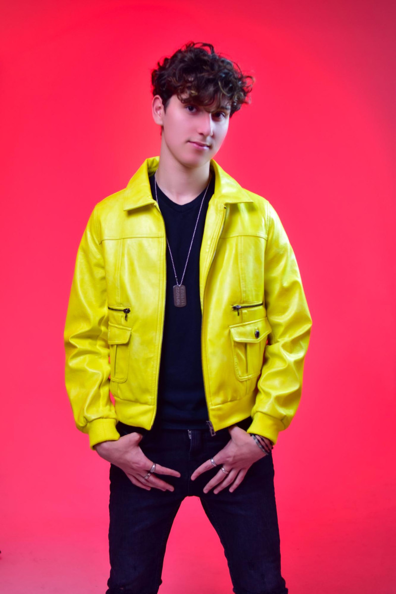 Ryan Cox promueve su primer álbum “A popcorn”, del cual se desprenden los temas "ALT" y "Me arriesgo a amar".