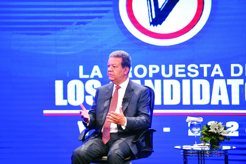 Leonel Fernández durante la entrevista en el espacio "La propuesta de los candidatos" en los medios del Grupo de Comunicaciones Corripio.
