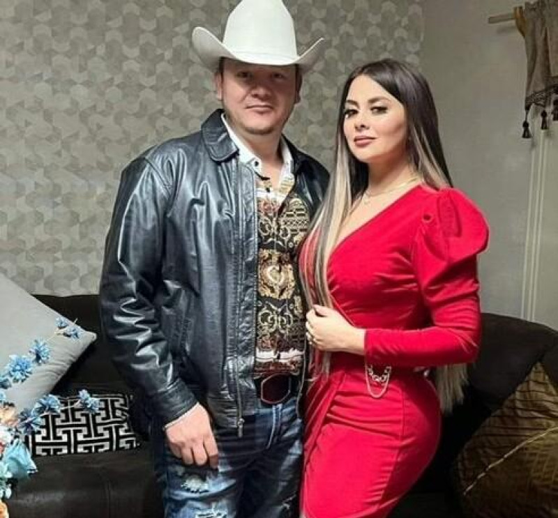 Kevin Hernández y su esposa