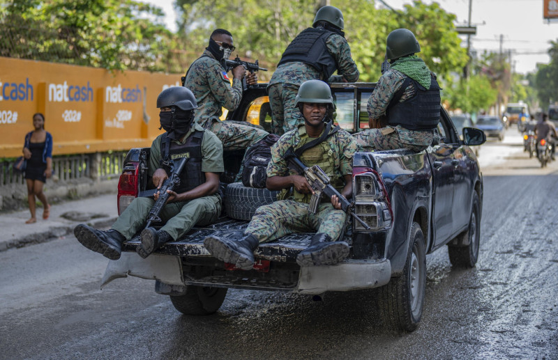 Miembros de las fuerzas armadas haitianas
