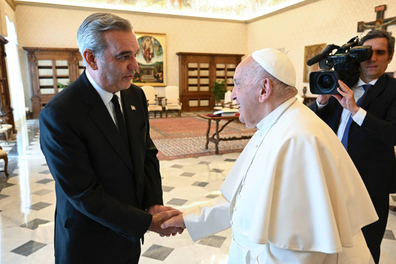 Luis Abinader y el papa Francisco