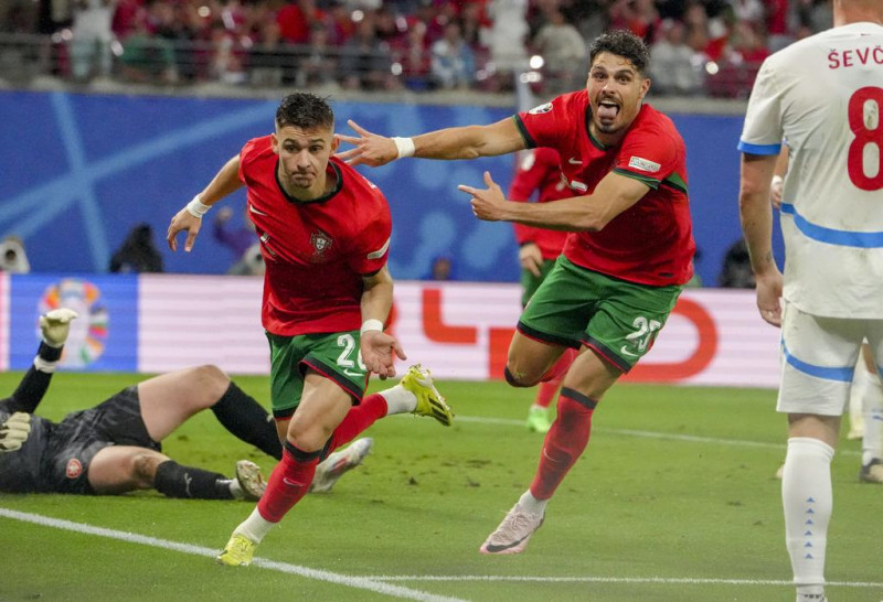 Francisco Conceição (centro) tras marcar el segundo gol de Portugal en la victoria 2-1 ante la República Checa, el martes 18 de junio de 2024