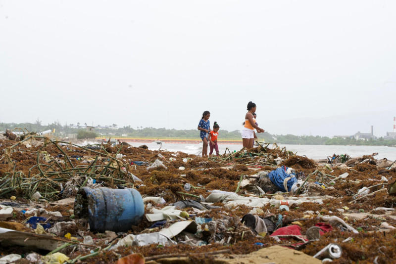 El malecón de Barahona tras Beryl
