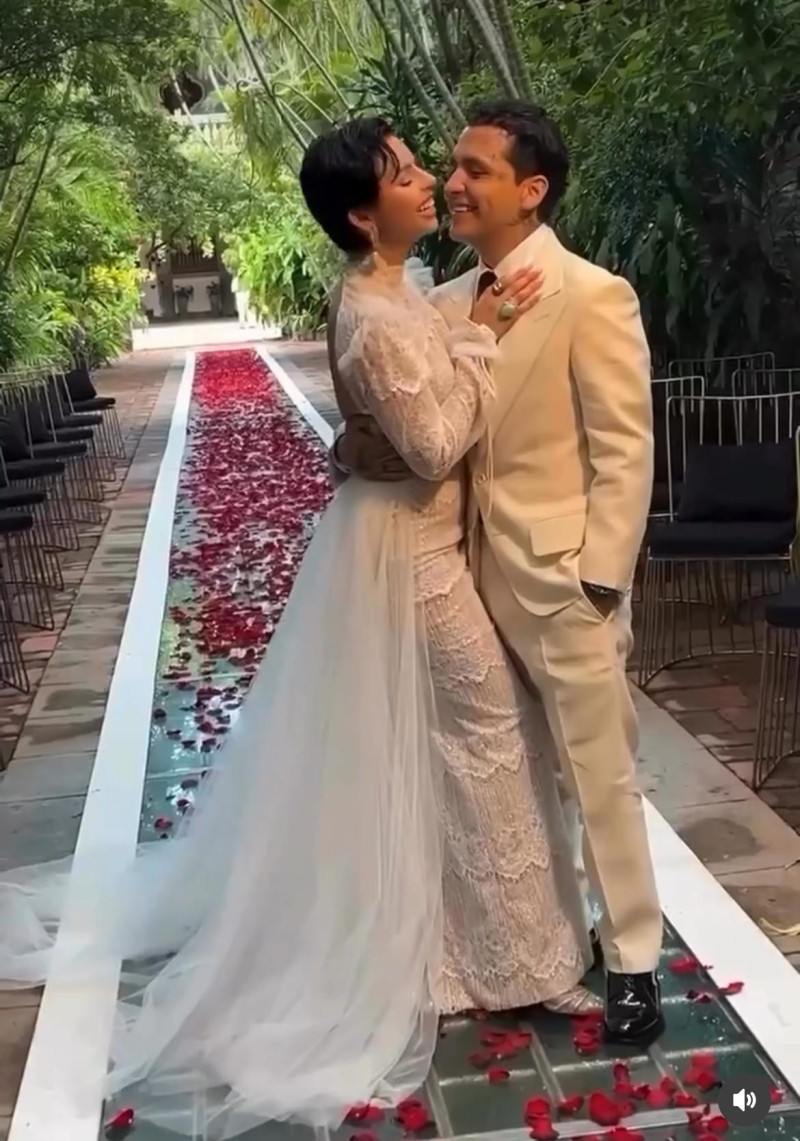 Ángela Aguilar y Christian Nodal en su boda.