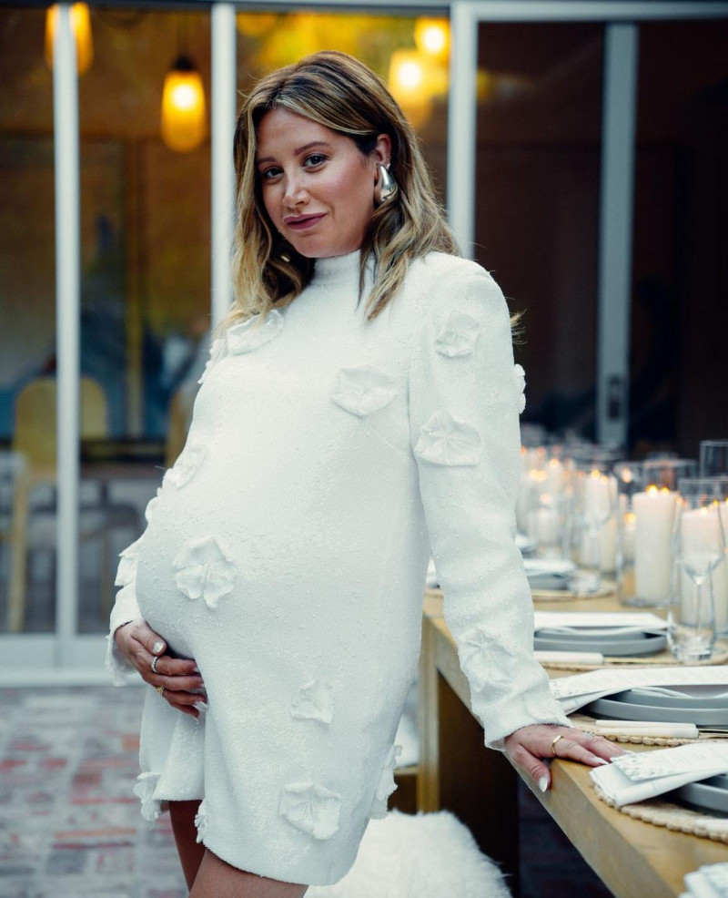 Ashley Tisdale se encuentra en el tercer trimestre de su embarazo.