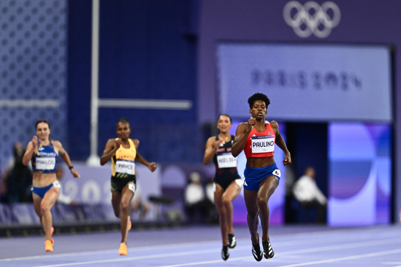 La velocista Marileidy Paulino ganó con extrema facilidad su competencia en semifinales, con lo que pasa a la final, a disputarse el viernes, donde busca la medalla de oro en los Juegos Olímpicos de París 2024