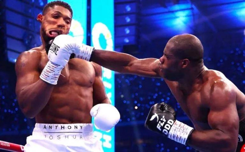 La mano de Daniel Dubois transforma la cara de Anthony Joshua, que vivió un calvario en Wembley.