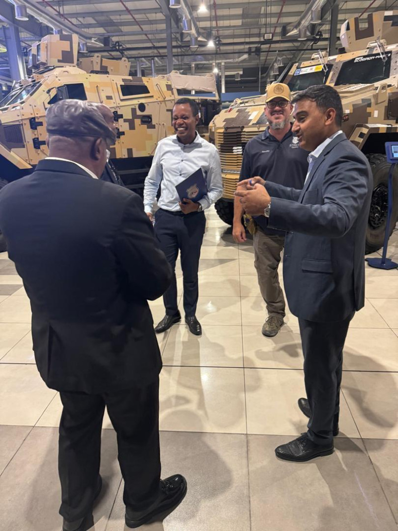 Fotografía muestra al primer ministro haitiano, Garry Conille en su visita a Emiratos Árabes Unidos.