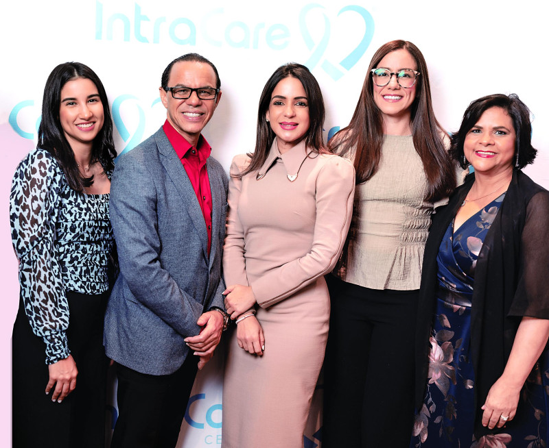 Diane Borrelly, Mario Furcal, Cinty Acosta, Renata Seravalle y Mélida Ortiz