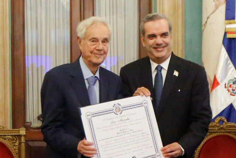 El presidente Luis Abinader, lamentó la muerte este martes del español Gabriel Escarrer, fundador de Meliá Hotels International.