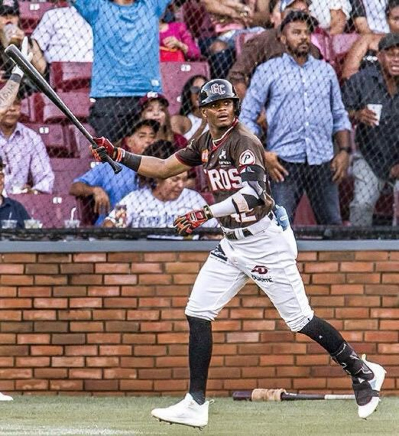 Julio Carreras cursa su tercera temporada en la pelota invernal. Este mes cumplió 24 años.