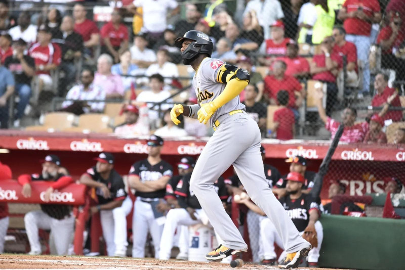 Aderlin Rodríguez fue seleccionado como el Jugador Más Valioso de la serie regular por Producciones Apolo.