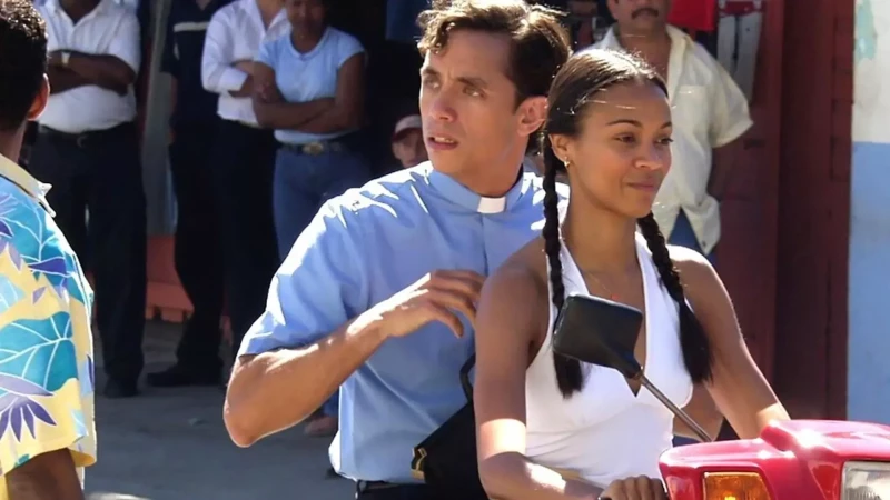 Zoe Saldaña protagonizó "La maldición del padre Cardona" junto a Anthony Álvarez en 2005.