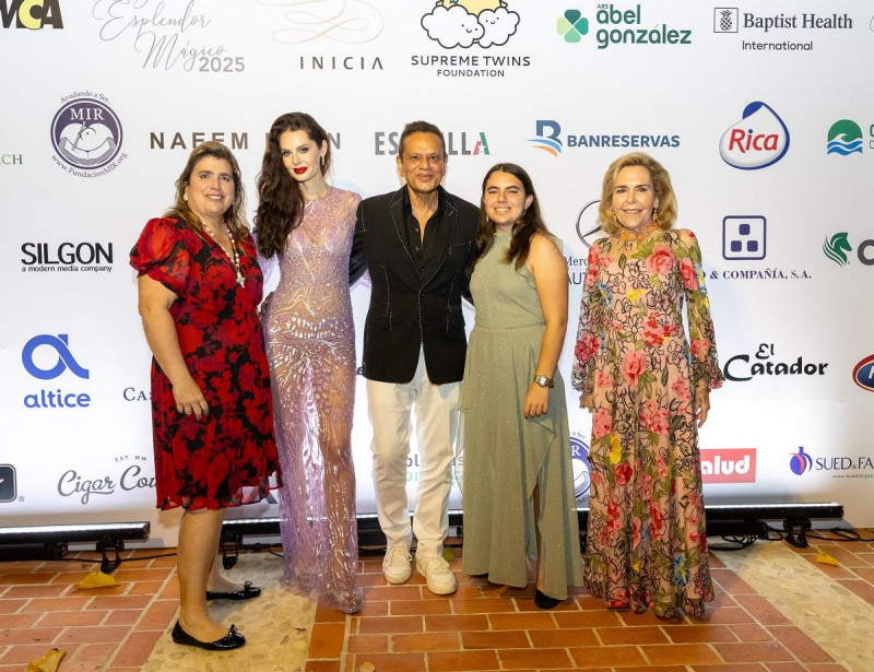 Lyanne Fanjul, Madlena Kalinova, Naeem Khan, Lían Fanjul Azqueta y Lían Fanjul.