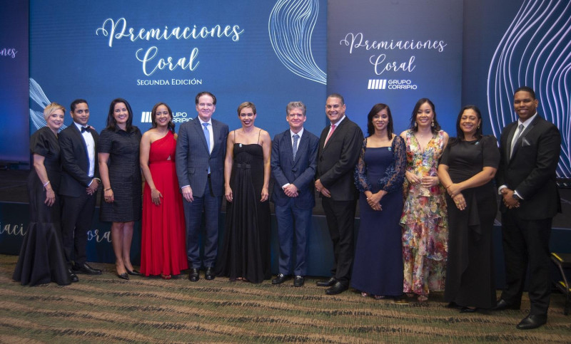 Algunos líderes del Centro Corporativo junto a Manuel Corripio, José Alfredo Corripio e Isis Abreu.