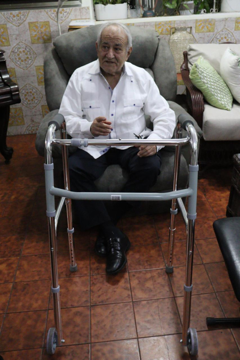 Exsenador de la República, Almanzor Gonzáles Canahuate.