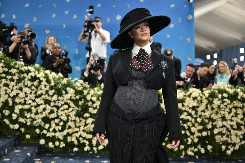 Rihanna llega a la Gala del Met 2025
