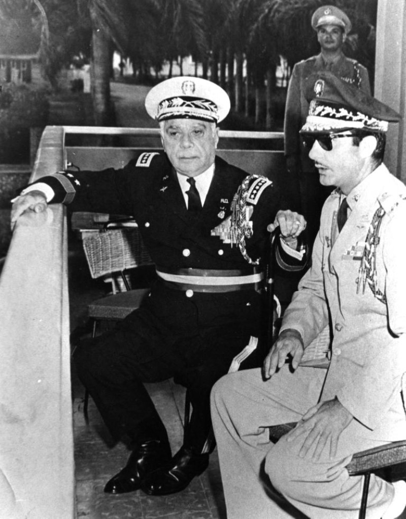 Fotografía muestra a el dictador Rafael Leonidas Trujillo y su hijo Ramfis. La fotografía no es del día de su ajusticiamiento, pero es cómo estaba el tirano en edad para ese entonces.