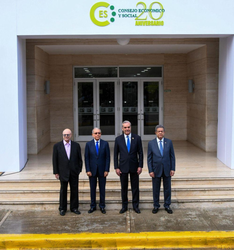 Las cuatro personas encargadas de dirigir el país los últimos 29 años estuvieron presentes en la sesión inicial del CES