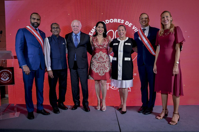 Samuel Sena, Embajador de la India, Embajador de Perú, Lorenny Solano, Embajadora de Panamá, Elias Cornelio, Embajadora de Alemania