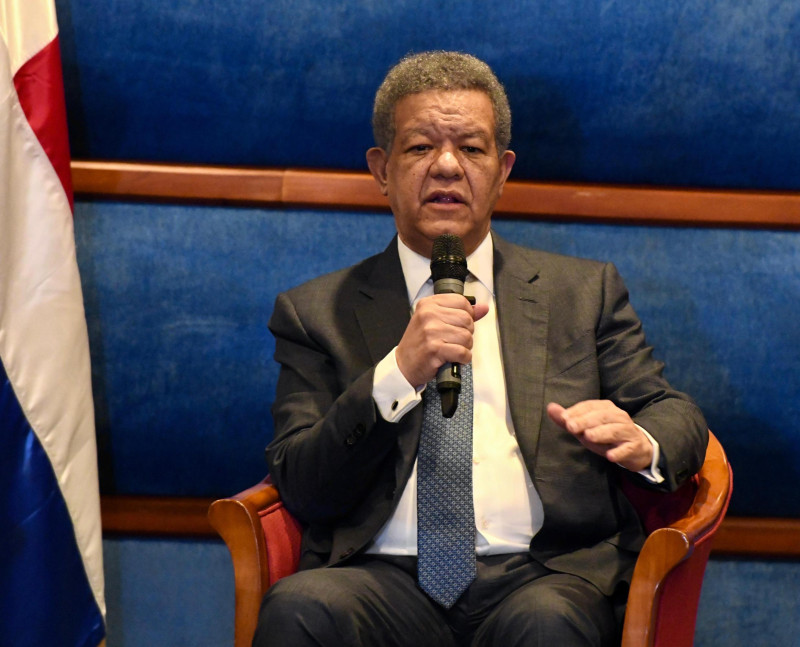 El expresidente Leonel Fernández habla con los medios de comunicación desde Funglode.