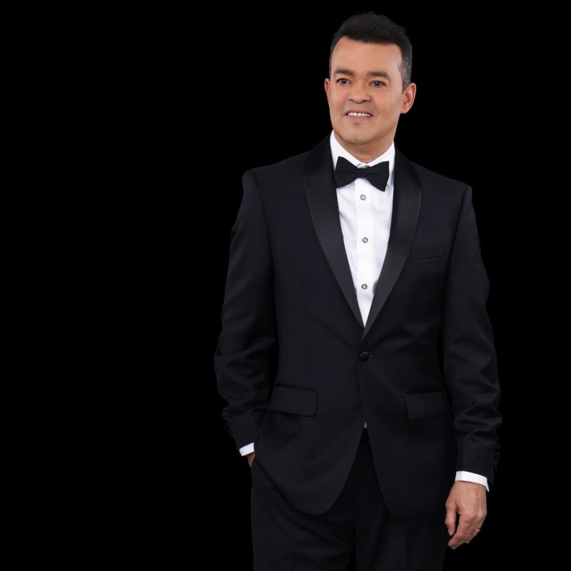 Alex Bueno inició 2025 con una gira por toda Europa y presentación y el lanzamiento de su nueva producción musical "El más completo".