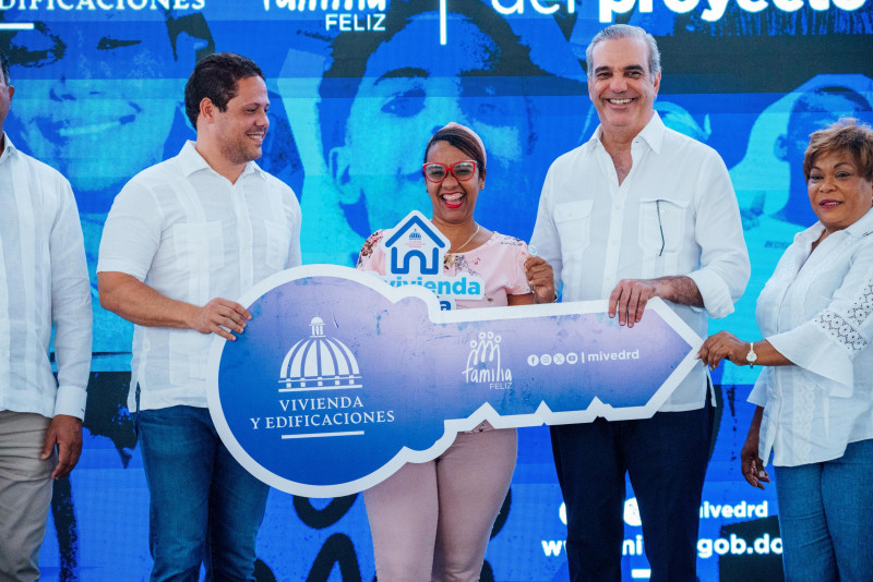 Entrega de una de las viviendas del plan Familia Feliz.